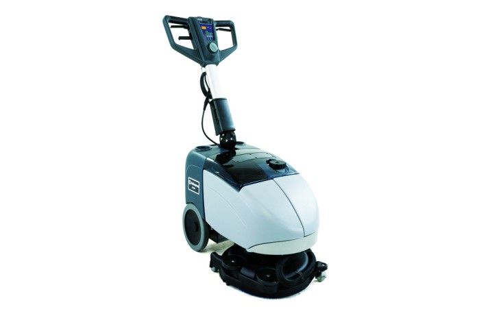 FREGADORA SC351 HOMBRE CAMINANDO NILFISK